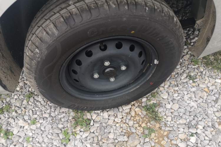 Used Wuling Hongguang New Energy 2025 Extended-Range Hybrid 50 km Standard Version Right Rear Wheel Hub