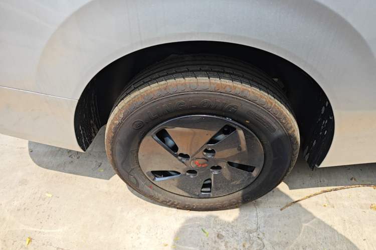 Used Wuling Hongguang New Energy 2025 Extended-Range Hybrid 50KM Comfort Version Right Rear Wheel Hub
