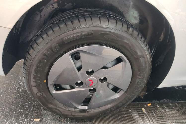 Used Wuling Hongguang New Energy 2025 Extended-Range Hybrid 50KM Comfort Version Right Rear Wheel Hub