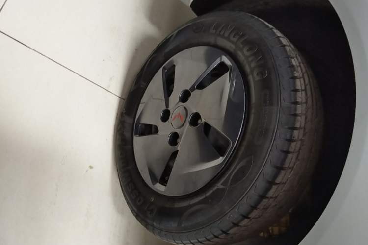 Used Wuling Hongguang New Energy 2025 Extended-Range Hybrid 50KM Comfort Version Right Rear Wheel Hub