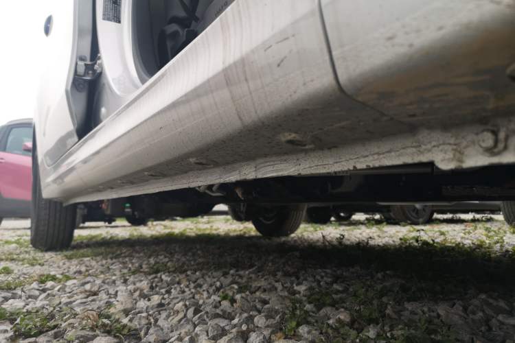 Used Wuling Hongguang New Energy 2025 Extended-Range Hybrid 50 km Standard Version Right Side Sill