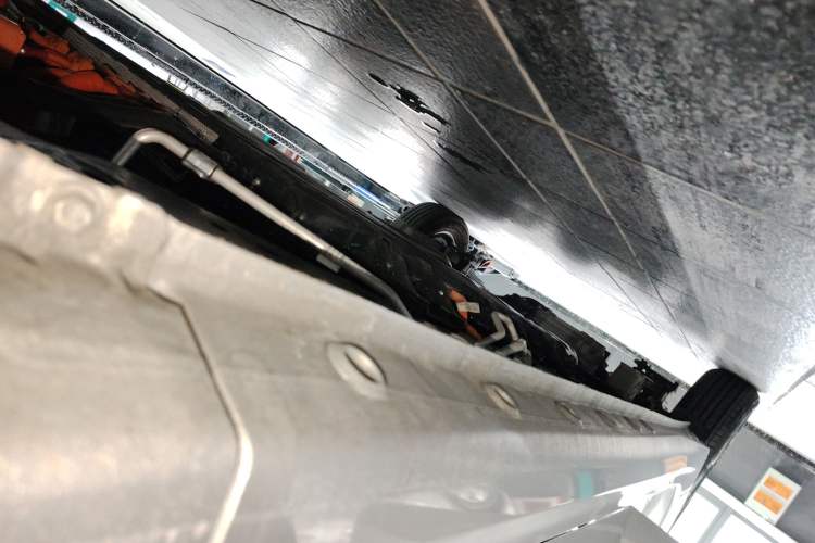 Used Wuling Hongguang New Energy 2025 Extended-Range Hybrid 50KM Comfort Version Right Side Sill