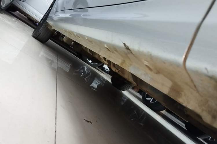 Used Wuling Hongguang New Energy 2025 Extended-Range Hybrid 50KM Comfort Version Right Side Sill