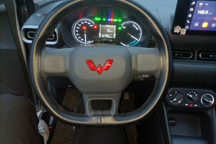 Used Wuling Hongguang New Energy 2025 Extended-Range Hybrid 50KM Comfort Version Steering Wheel