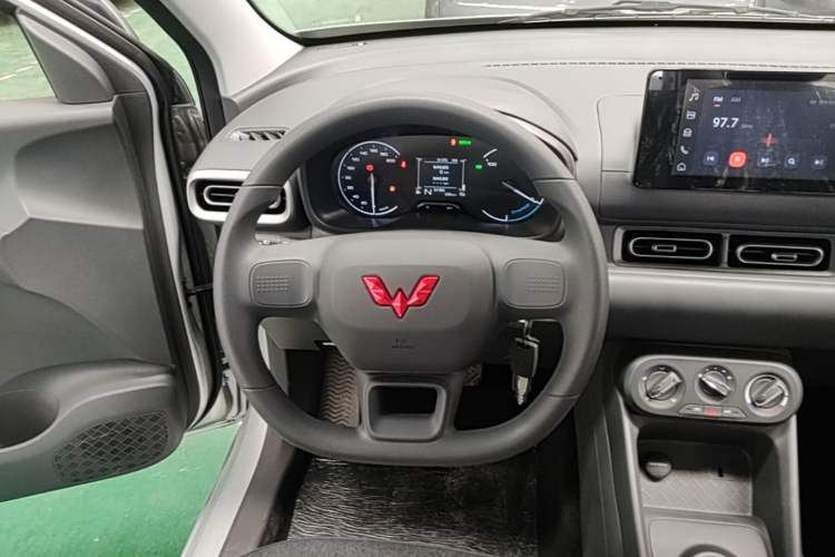 Used Wuling Hongguang New Energy 2025 Extended-Range Hybrid 50 km Standard Version Steering Wheel