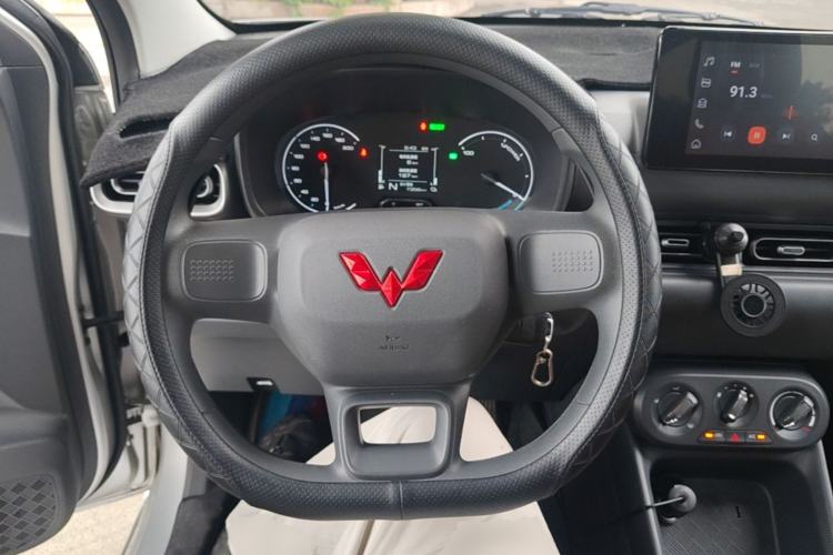 Used Wuling Hongguang New Energy 2025 Extended-Range Hybrid 50KM Comfort Version Steering Wheel