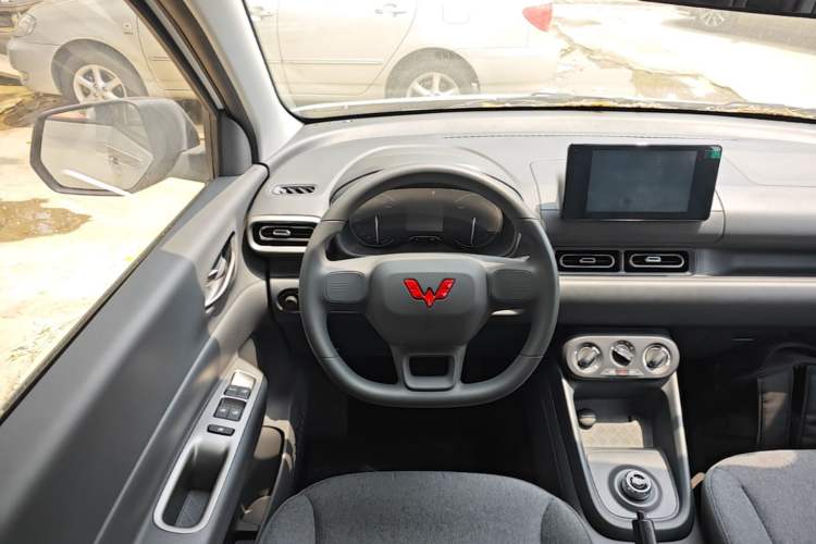 Used Wuling Hongguang New Energy 2025 Extended-Range Hybrid 50KM Comfort Version Steering Wheel