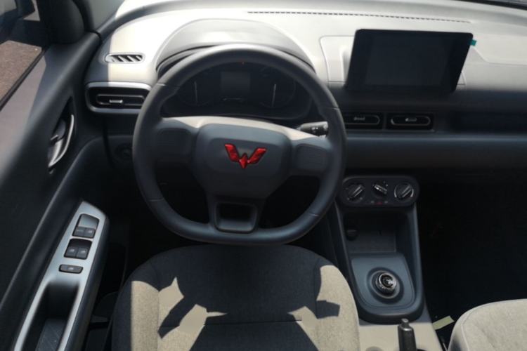Used Wuling Hongguang New Energy 2025 Extended-Range Hybrid 50KM Comfort Version Steering Wheel