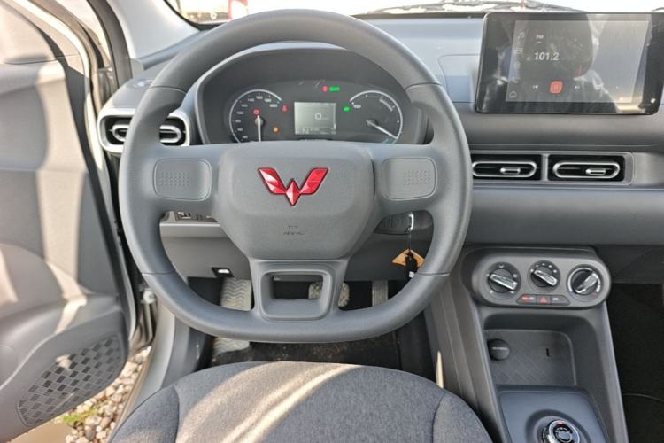 Used Wuling Hongguang New Energy 2025 Extended-Range Hybrid 50KM Comfort Version Steering Wheel