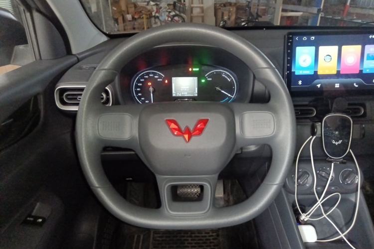 Used Wuling Hongguang New Energy 2025 Extended-Range Hybrid 50 km Utility Version Steering Wheel
