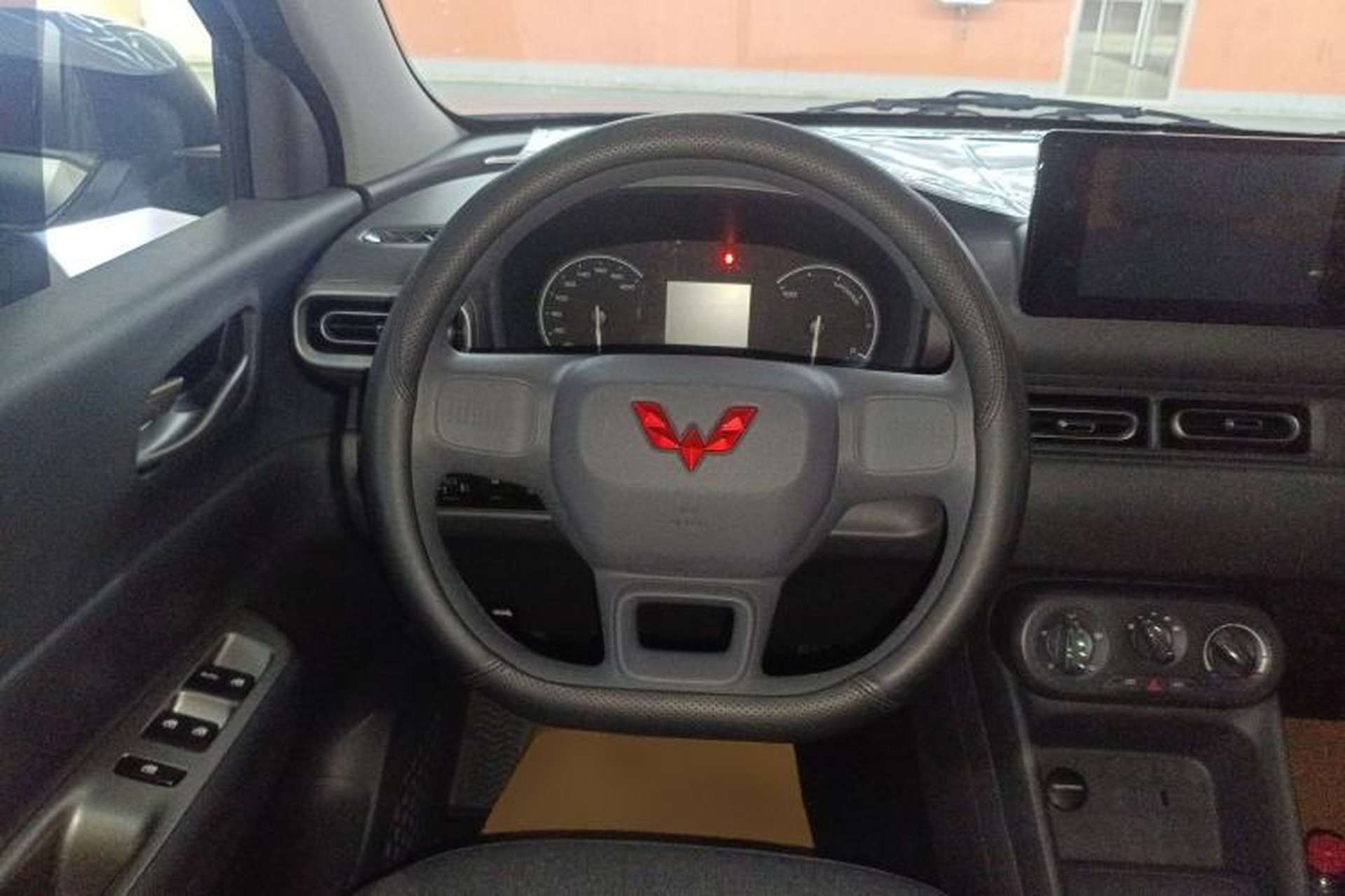 Used Wuling Hongguang New Energy 2025 Extended-Range Hybrid 50KM Comfort Version Steering Wheel