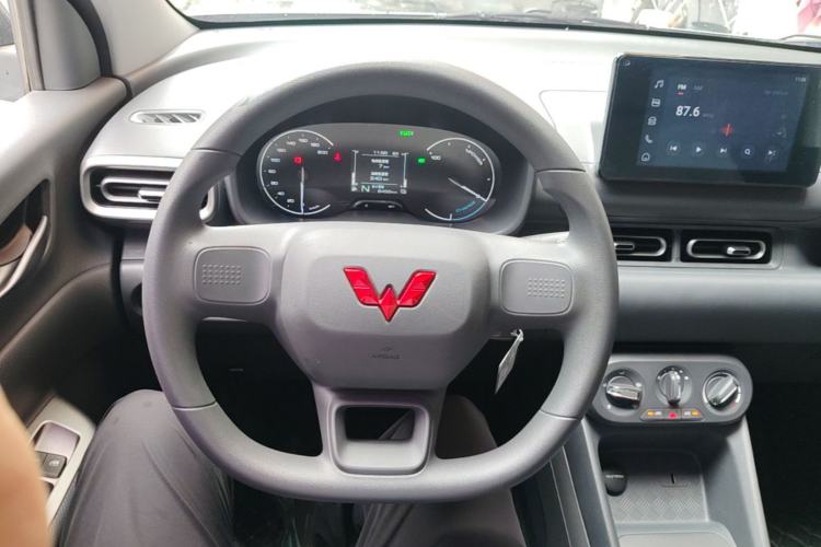Used Wuling Hongguang New Energy 2025 Extended-Range Hybrid 50KM Comfort Version Steering Wheel