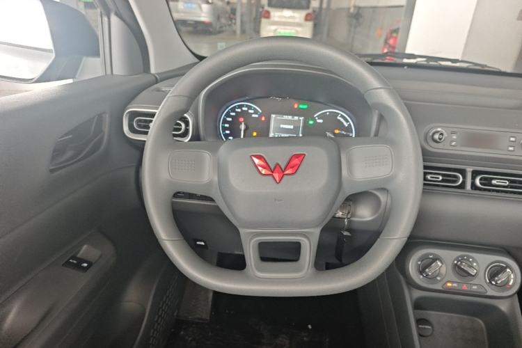 Used Wuling Hongguang New Energy 2025 Extended-Range Hybrid 50 km Utility Version Steering Wheel