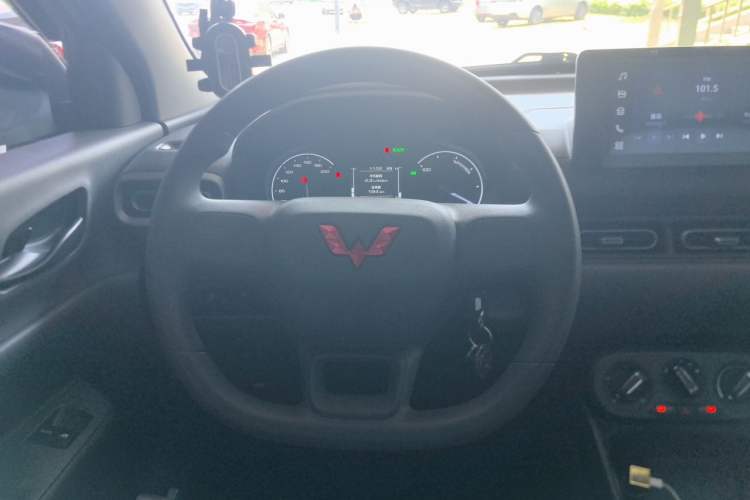 Used Wuling Hongguang New Energy 2025 Extended-Range Hybrid 50 km Standard Version Steering Wheel