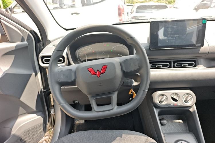 Used Wuling Hongguang New Energy 2025 Extended-Range Hybrid 50KM Comfort Version Steering Wheel