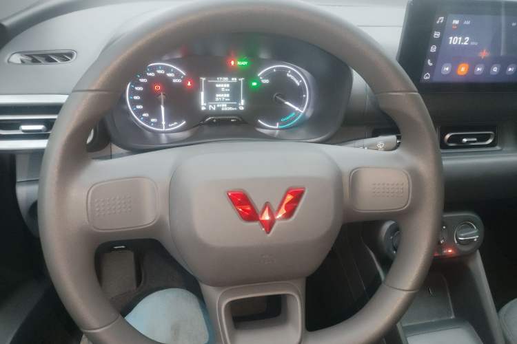 Used Wuling Hongguang New Energy 2025 Extended-Range Hybrid 50KM Comfort Version Steering Wheel