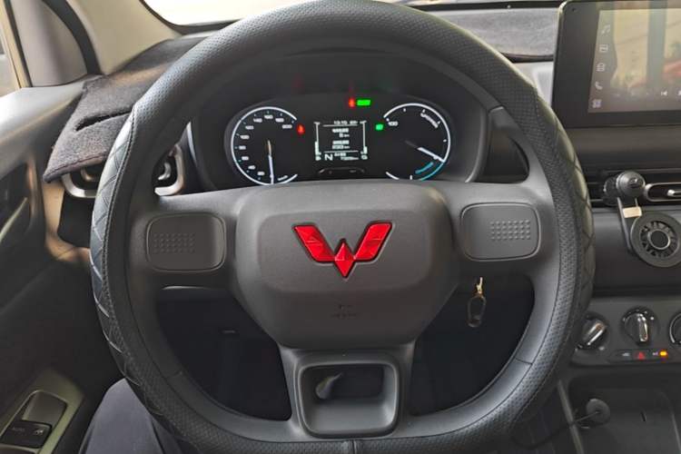 Used Wuling Hongguang New Energy 2025 Extended-Range Hybrid 50KM Comfort Version Steering Wheel