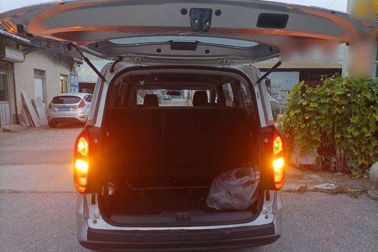 Used Wuling Hongguang New Energy 2025 Extended-Range Hybrid 50KM Comfort Version Trunk