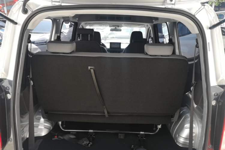 Used Wuling Hongguang New Energy 2025 Extended-Range Hybrid 50KM Comfort Version Trunk