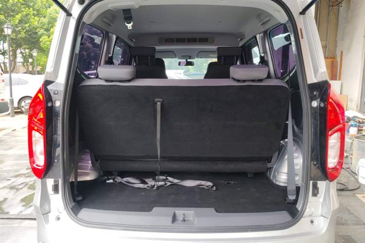 Used Wuling Hongguang New Energy 2025 Extended-Range Hybrid 50KM Comfort Version Trunk