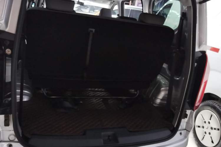 Used Wuling Hongguang New Energy 2025 Extended-Range Hybrid 50KM Comfort Version Trunk