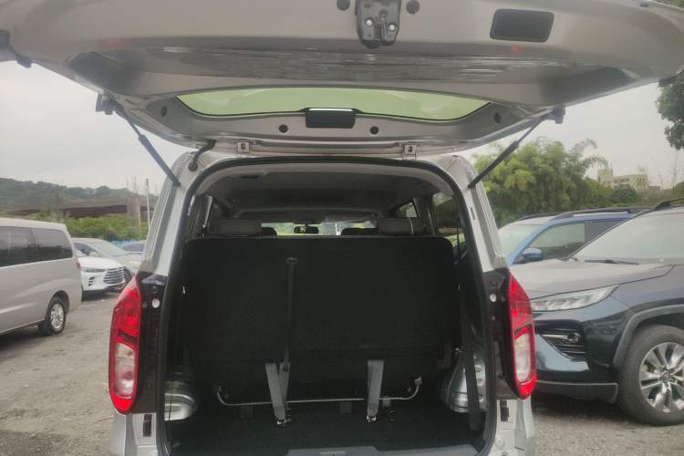 Used Wuling Hongguang New Energy 2025 Extended-Range Hybrid 50KM Comfort Version Trunk