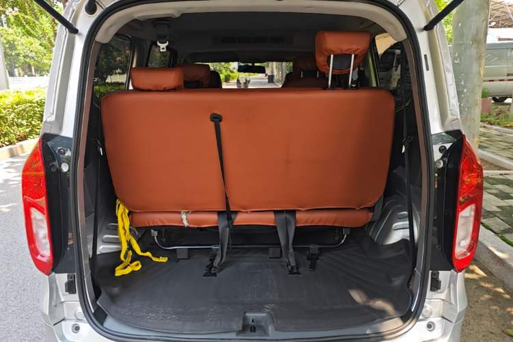 Used Wuling Hongguang New Energy 2025 Extended-Range Hybrid 50KM Comfort Version Trunk