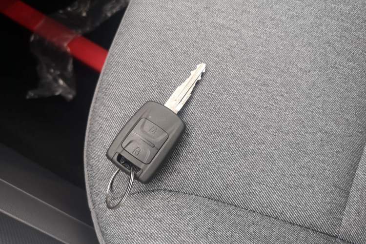 Used Wuling Hongguang New Energy 2025 Extended-Range Hybrid 50 km Standard Version Vehicle Key