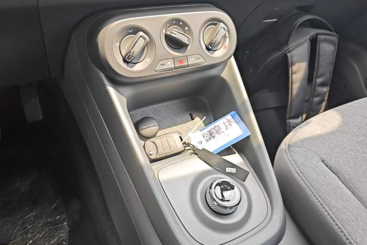 Used Wuling Hongguang New Energy 2025 Extended-Range Hybrid 50KM Comfort Version Vehicle Key