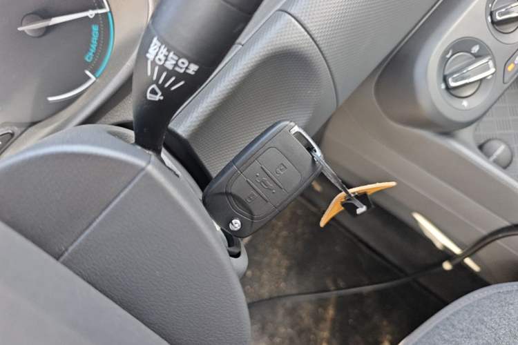 Used Wuling Hongguang New Energy 2025 Extended-Range Hybrid 50KM Comfort Version Vehicle Key