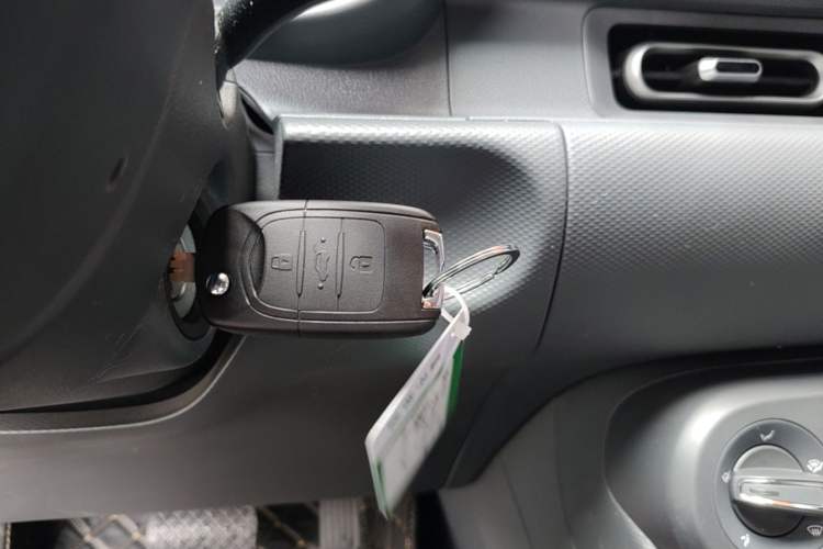 Used Wuling Hongguang New Energy 2025 Extended-Range Hybrid 50KM Comfort Version Vehicle Key