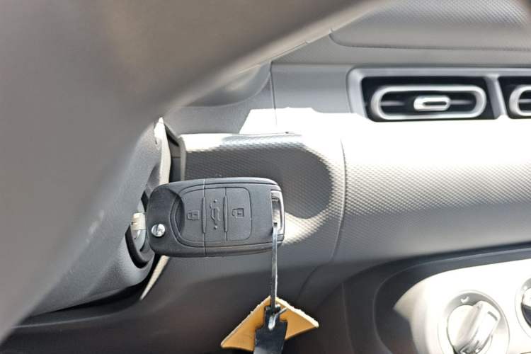Used Wuling Hongguang New Energy 2025 Extended-Range Hybrid 50KM Comfort Version Vehicle Key