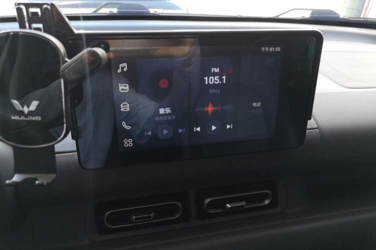 Used Wuling Hongguang New Energy 2025 Extended-Range Hybrid 50KM Comfort Version Audio And AC Panel
