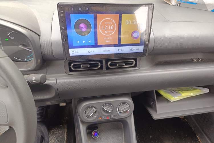 Used Wuling Hongguang New Energy 2025 Extended-Range Hybrid 50 km Utility Version Audio And AC Panel