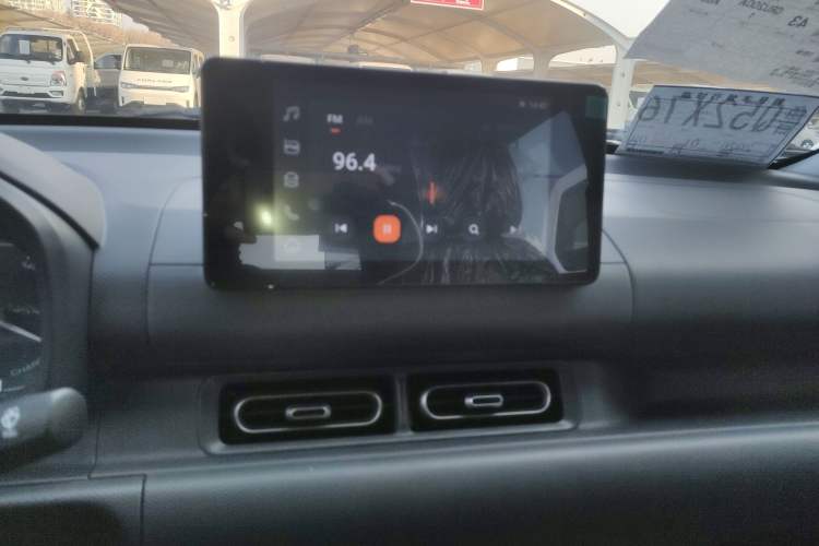 Used Wuling Hongguang New Energy 2025 Extended-Range Hybrid 50 km Standard Version Audio And AC Panel