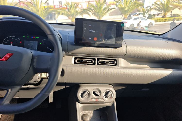 Used Wuling Hongguang New Energy 2025 Extended-Range Hybrid 50 km Standard Version Audio And AC Panel