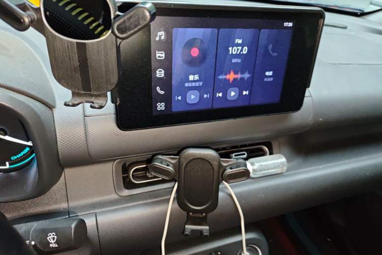 Used Wuling Hongguang New Energy 2025 Extended-Range Hybrid 50 km Standard Version Audio And AC Panel