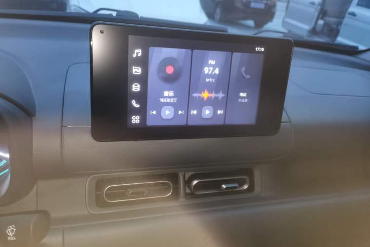 Used Wuling Hongguang New Energy 2025 Extended-Range Hybrid 50 km Standard Version Audio And AC Panel