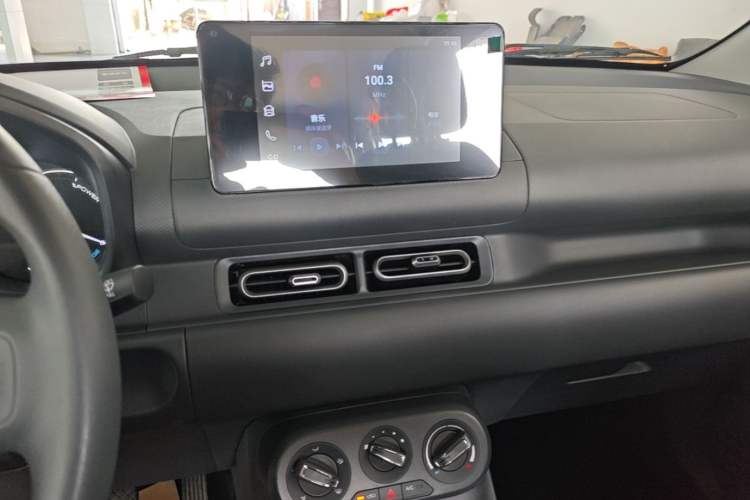 Used Wuling Hongguang New Energy 2025 Extended-Range Hybrid 50 km Standard Version Audio And AC Panel