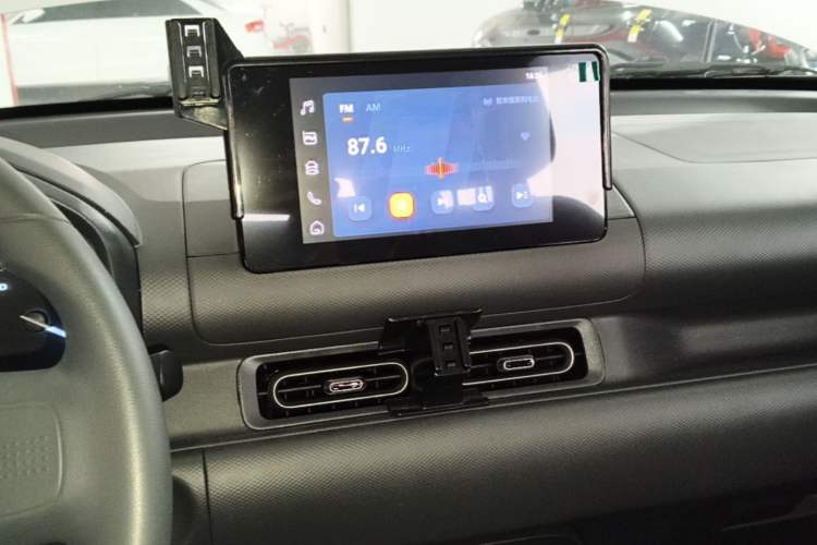 Used Wuling Hongguang New Energy 2025 Model Range-Extending Hybrid 150KM Comfort Edition Audio And AC Panel