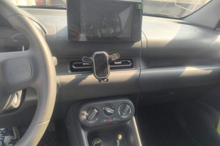 Used Wuling Hongguang New Energy 2025 Extended-Range Hybrid 50 km Standard Version Audio And AC Panel