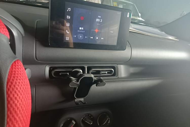 Used Wuling Hongguang New Energy 2025 Extended-Range Hybrid 50KM Comfort Version Audio And AC Panel