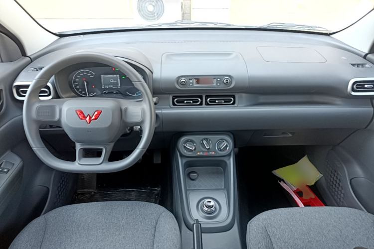 Used Wuling Hongguang New Energy 2025 Extended-Range Hybrid 50 km Utility Version Center Console