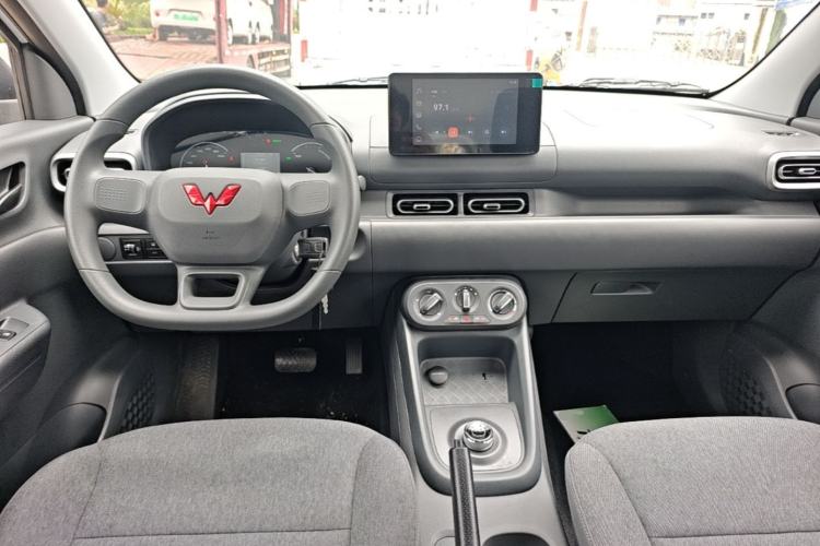 Used Wuling Hongguang New Energy 2025 Extended-Range Hybrid 50 km Standard Version Center Console