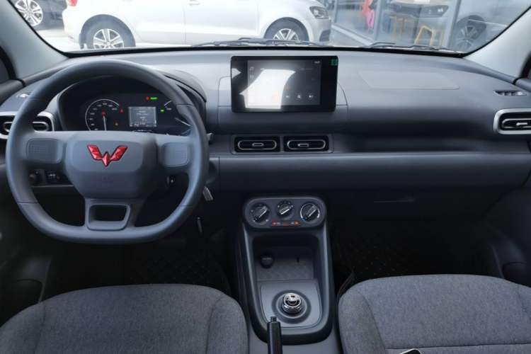 Used Wuling Hongguang New Energy 2025 Extended-Range Hybrid 50KM Comfort Version Center Console