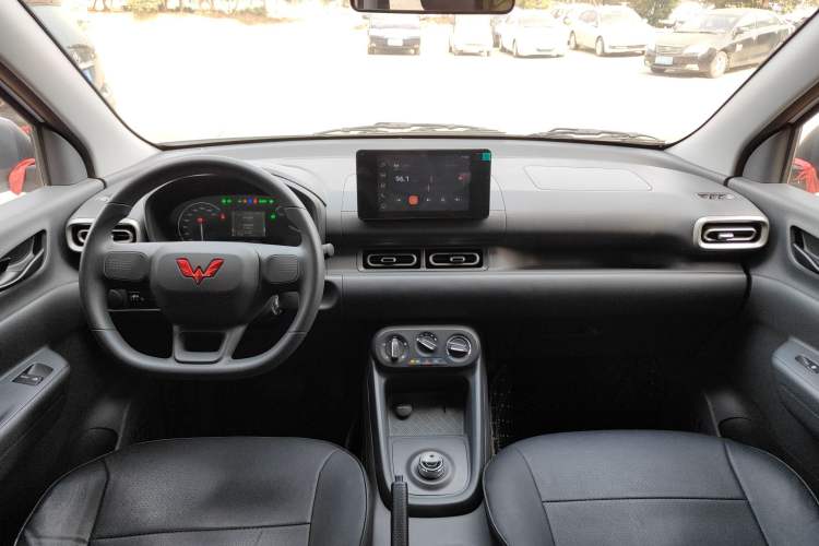 Used Wuling Hongguang New Energy 2025 Extended-Range Hybrid 50 km Standard Version Center Console