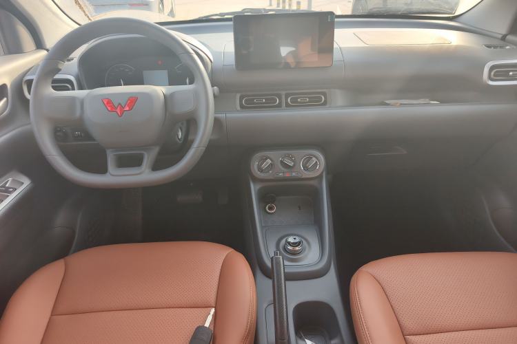 Used Wuling Hongguang New Energy 2025 Extended-Range Hybrid 50KM Comfort Version Center Console