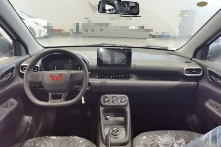 Used Wuling Hongguang New Energy 2025 Extended-Range Hybrid 50 km Standard Version Center Console