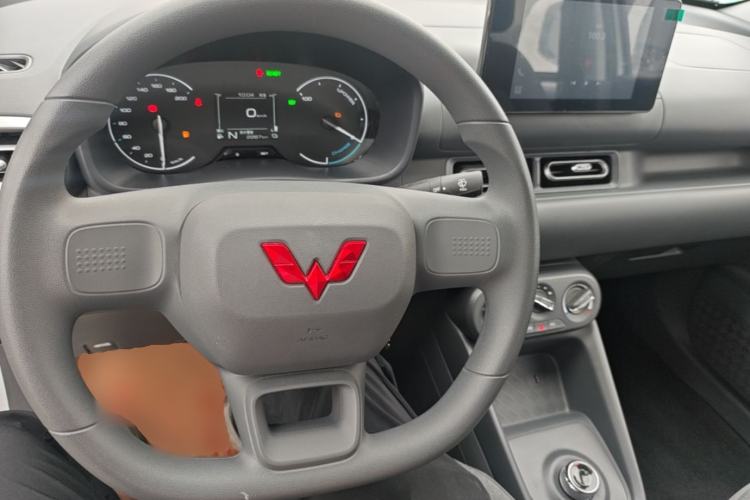 Used Wuling Hongguang New Energy 2025 Extended-Range Hybrid 50 km Standard Version Center Console