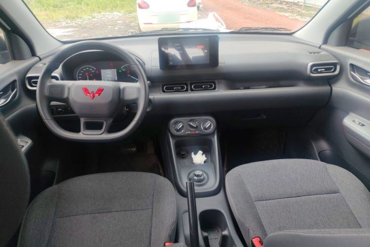 Used Wuling Hongguang New Energy 2025 Extended-Range Hybrid 50KM Comfort Version Center Console